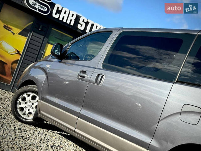 Серый Хендай H-1, объемом двигателя 2.5 л и пробегом 182 тыс. км за 12999 $, фото 18 на Automoto.ua