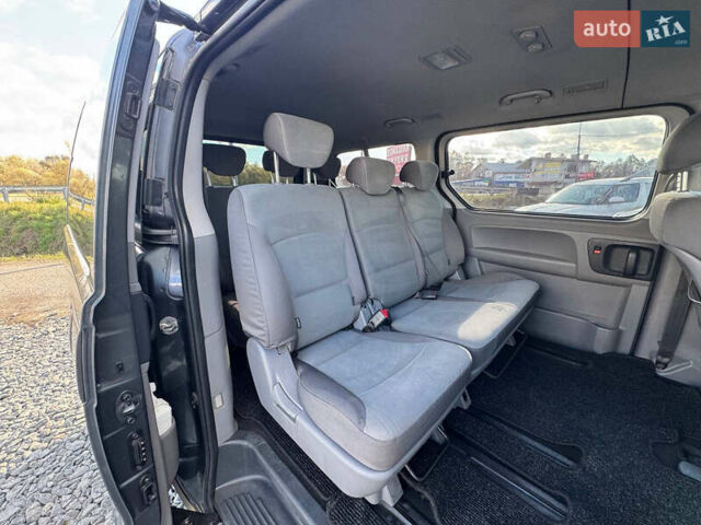 Серый Хендай H-1, объемом двигателя 2.5 л и пробегом 182 тыс. км за 12999 $, фото 39 на Automoto.ua