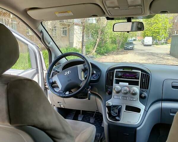 Хендай H-1 2011 в Полтаве на Automoto.ua Серый Хендай H-1, объемом двигателя 2.5 л и пробегом 213 тыс. км за 11900 $, фото 1 на Automoto.ua