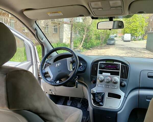 Хендай H-1 2011 в Полтаве на Automoto.ua Серый Хендай H-1, объемом двигателя 2.5 л и пробегом 213 тыс. км за 11900 $, фото 5 на Automoto.ua