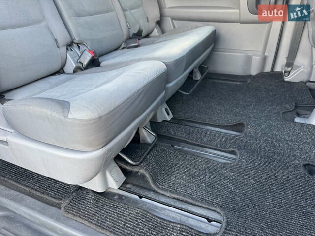 Сірий Хендай H-1, об'ємом двигуна 2.5 л та пробігом 182 тис. км за 13500 $, фото 41 на Automoto.ua