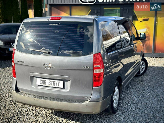 Серый Хендай H-1, объемом двигателя 2.5 л и пробегом 182 тыс. км за 12999 $, фото 3 на Automoto.ua