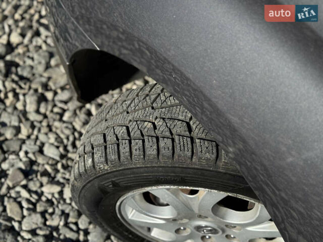 Серый Хендай H-1, объемом двигателя 2.5 л и пробегом 182 тыс. км за 12999 $, фото 21 на Automoto.ua