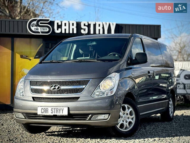 Серый Хендай H-1, объемом двигателя 2.5 л и пробегом 182 тыс. км за 12999 $, фото 5 на Automoto.ua