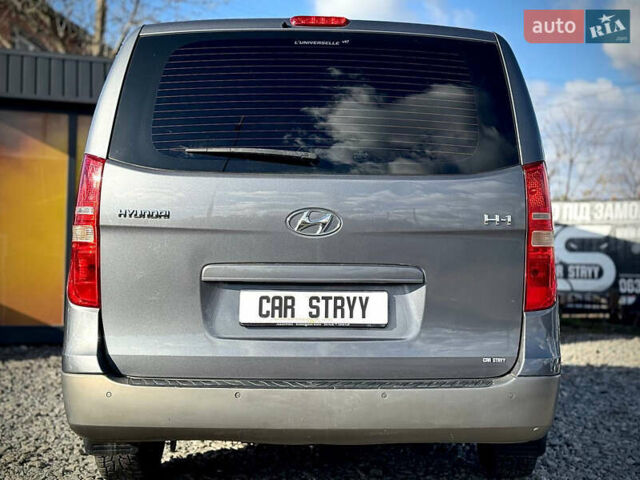 Серый Хендай H-1, объемом двигателя 2.5 л и пробегом 182 тыс. км за 12999 $, фото 26 на Automoto.ua