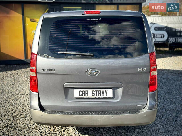 Серый Хендай H-1, объемом двигателя 2.5 л и пробегом 182 тыс. км за 12999 $, фото 25 на Automoto.ua