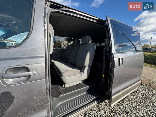 Серый Хендай H-1, объемом двигателя 2.5 л и пробегом 182 тыс. км за 12999 $, фото 47 на Automoto.ua