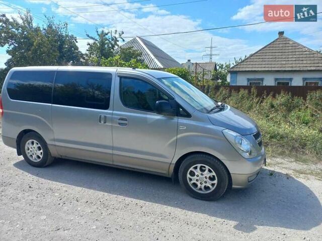 Сірий Хендай H-1, об'ємом двигуна 2.5 л та пробігом 276 тис. км за 12300 $, фото 1 на Automoto.ua