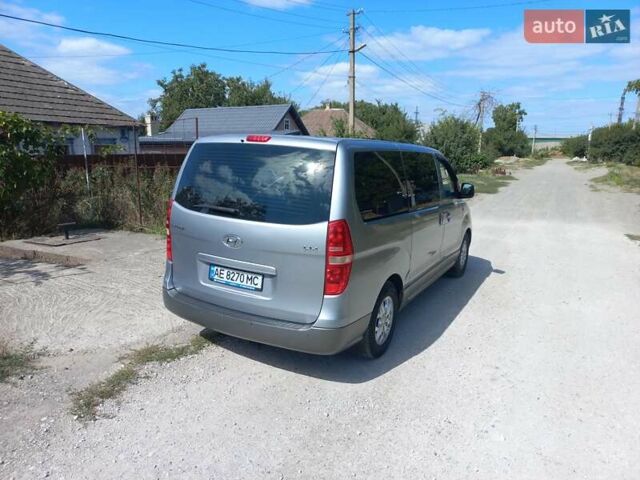 Сірий Хендай H-1, об'ємом двигуна 2.5 л та пробігом 276 тис. км за 12300 $, фото 4 на Automoto.ua
