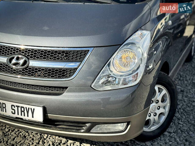 Серый Хендай H-1, объемом двигателя 2.5 л и пробегом 182 тыс. км за 12999 $, фото 8 на Automoto.ua