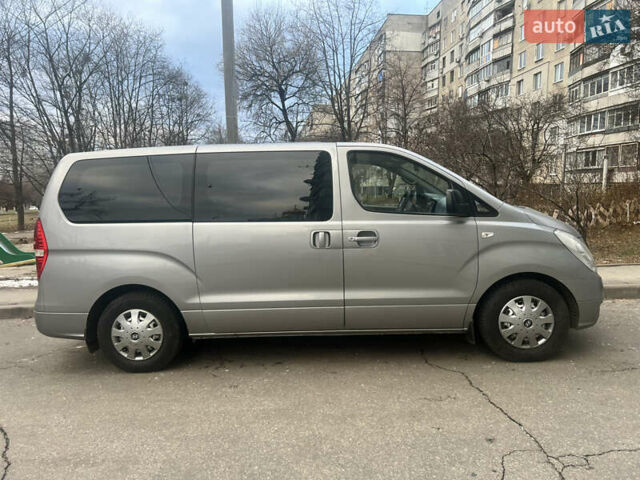 Хендай H-1 2011 в Золочев на Automoto.ua Серый Хендай H-1, объемом двигателя 2.5 л и пробегом 275 тыс. км за 14000 $, фото 5 на Automoto.ua
