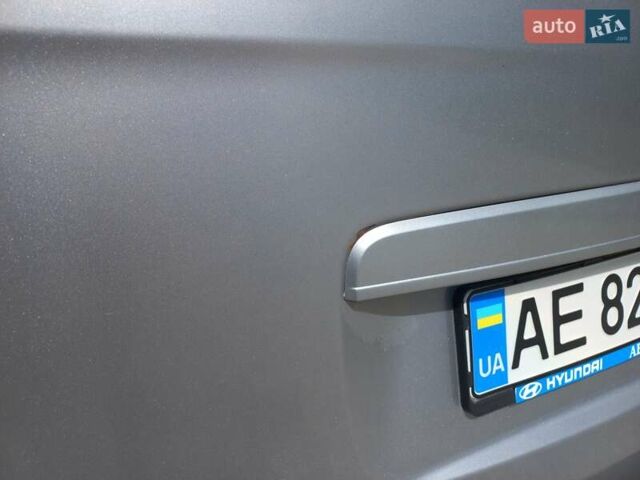Сірий Хендай H-1, об'ємом двигуна 2.5 л та пробігом 276 тис. км за 12300 $, фото 15 на Automoto.ua