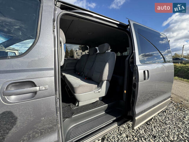 Сірий Хендай H-1, об'ємом двигуна 2.5 л та пробігом 182 тис. км за 13500 $, фото 47 на Automoto.ua