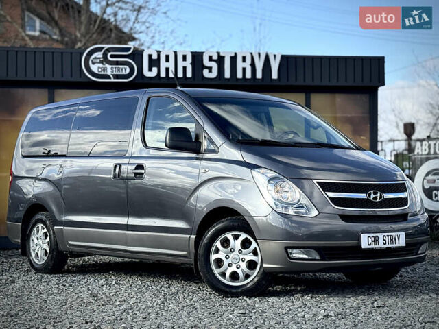 Сірий Хендай H-1, об'ємом двигуна 2.5 л та пробігом 182 тис. км за 13500 $, фото 12 на Automoto.ua