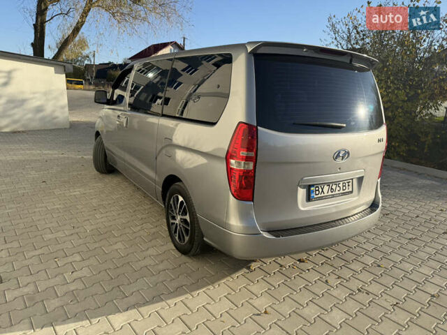 Серый Хендай H-1, объемом двигателя 2.5 л и пробегом 151 тыс. км за 12800 $, фото 2 на Automoto.ua