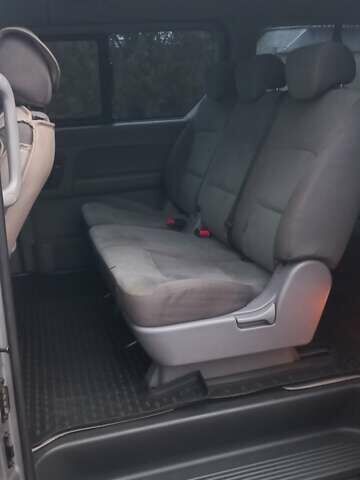 Серый Хендай H-1, объемом двигателя 2.5 л и пробегом 216 тыс. км за 12700 $, фото 7 на Automoto.ua