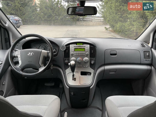 Серый Хендай H-1, объемом двигателя 2.5 л и пробегом 168 тыс. км за 17300 $, фото 40 на Automoto.ua
