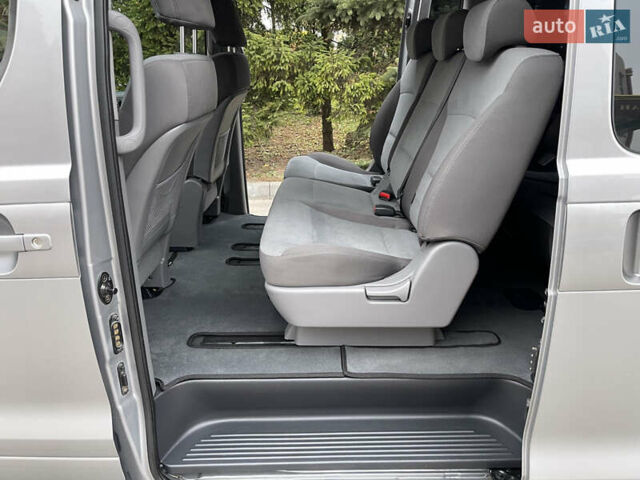 Серый Хендай H-1, объемом двигателя 2.5 л и пробегом 168 тыс. км за 17300 $, фото 29 на Automoto.ua