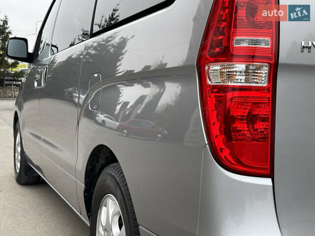 Серый Хендай H-1, объемом двигателя 2.5 л и пробегом 168 тыс. км за 17300 $, фото 15 на Automoto.ua