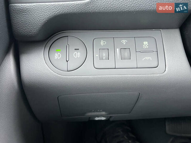 Серый Хендай H-1, объемом двигателя 2.5 л и пробегом 168 тыс. км за 17300 $, фото 49 на Automoto.ua