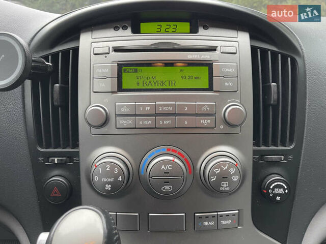 Серый Хендай H-1, объемом двигателя 2.5 л и пробегом 168 тыс. км за 17300 $, фото 46 на Automoto.ua