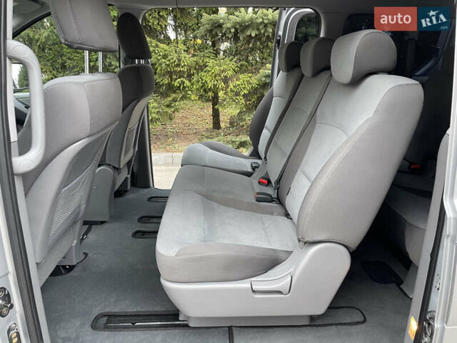 Серый Хендай H-1, объемом двигателя 2.5 л и пробегом 168 тыс. км за 17300 $, фото 28 на Automoto.ua