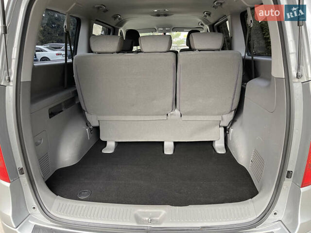 Серый Хендай H-1, объемом двигателя 2.5 л и пробегом 168 тыс. км за 17300 $, фото 51 на Automoto.ua