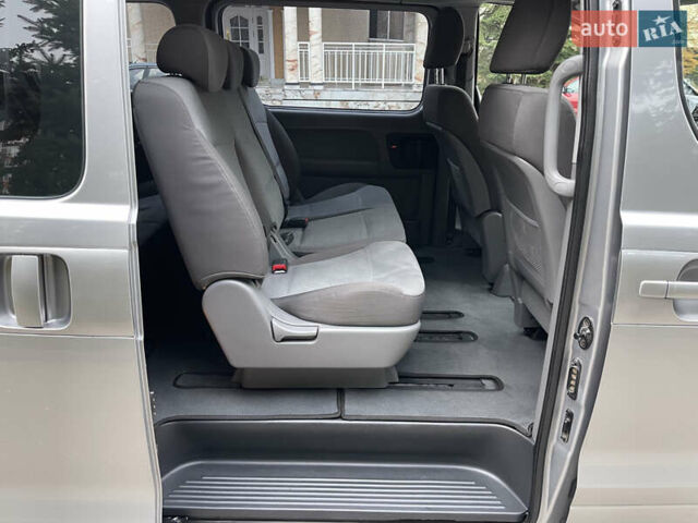 Серый Хендай H-1, объемом двигателя 2.5 л и пробегом 168 тыс. км за 17300 $, фото 34 на Automoto.ua