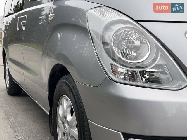 Серый Хендай H-1, объемом двигателя 2.5 л и пробегом 168 тыс. км за 17300 $, фото 9 на Automoto.ua