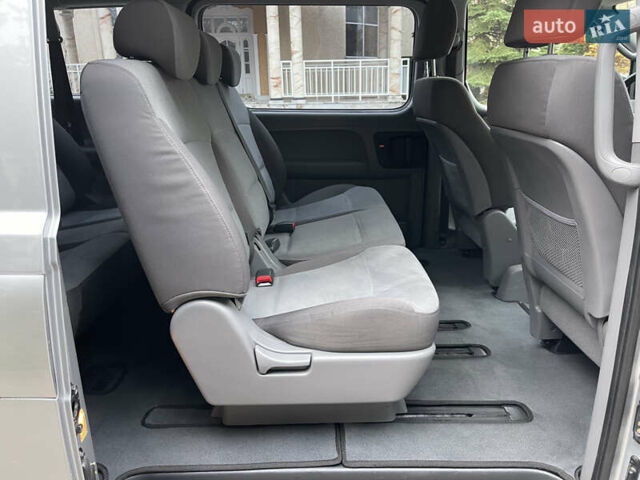 Серый Хендай H-1, объемом двигателя 2.5 л и пробегом 168 тыс. км за 17300 $, фото 35 на Automoto.ua