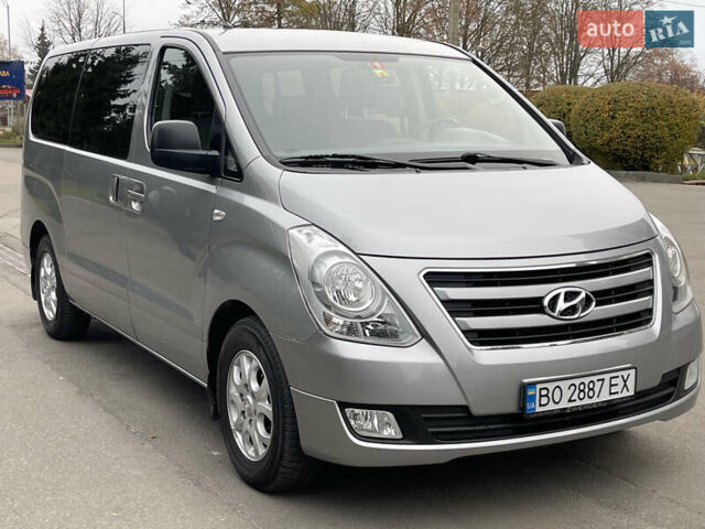 Серый Хендай H-1, объемом двигателя 2.5 л и пробегом 168 тыс. км за 17300 $, фото 5 на Automoto.ua