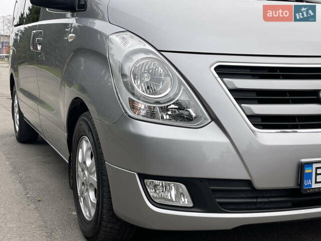 Серый Хендай H-1, объемом двигателя 2.5 л и пробегом 168 тыс. км за 17300 $, фото 7 на Automoto.ua