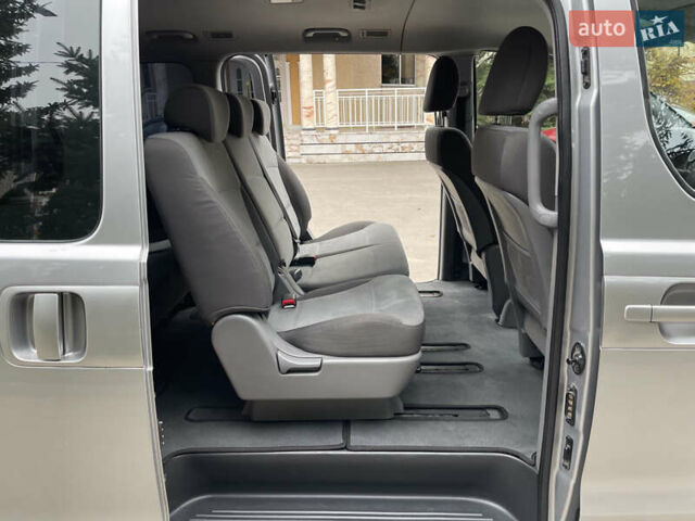 Серый Хендай H-1, объемом двигателя 2.5 л и пробегом 168 тыс. км за 17300 $, фото 36 на Automoto.ua