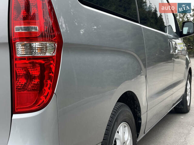 Серый Хендай H-1, объемом двигателя 2.5 л и пробегом 168 тыс. км за 17300 $, фото 16 на Automoto.ua