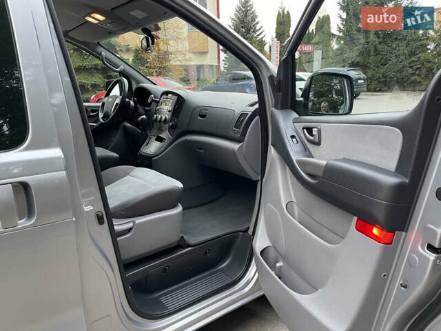 Серый Хендай H-1, объемом двигателя 2.5 л и пробегом 168 тыс. км за 17300 $, фото 32 на Automoto.ua