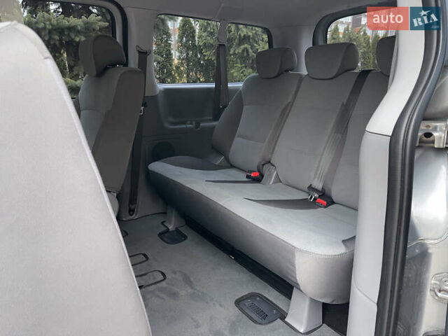 Серый Хендай H-1, объемом двигателя 2.5 л и пробегом 168 тыс. км за 17300 $, фото 30 на Automoto.ua