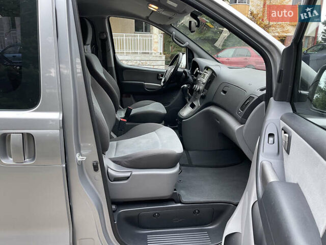 Серый Хендай H-1, объемом двигателя 2.5 л и пробегом 168 тыс. км за 17300 $, фото 31 на Automoto.ua