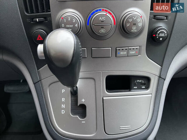 Серый Хендай H-1, объемом двигателя 2.5 л и пробегом 168 тыс. км за 17300 $, фото 48 на Automoto.ua