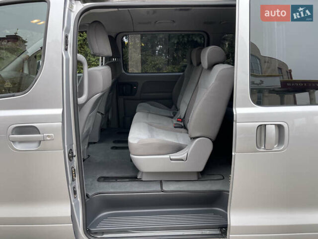 Серый Хендай H-1, объемом двигателя 2.5 л и пробегом 168 тыс. км за 17300 $, фото 26 на Automoto.ua