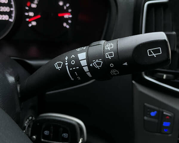 Серый Хендай H-1, объемом двигателя 2.5 л и пробегом 98 тыс. км за 21200 $, фото 14 на Automoto.ua