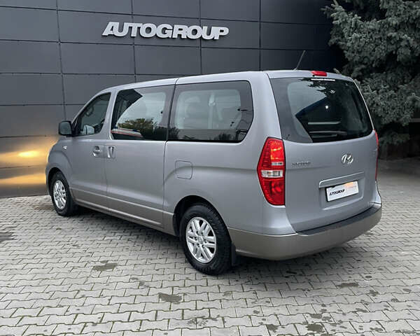 Серый Хендай H-1, объемом двигателя 2.5 л и пробегом 98 тыс. км за 21200 $, фото 22 на Automoto.ua