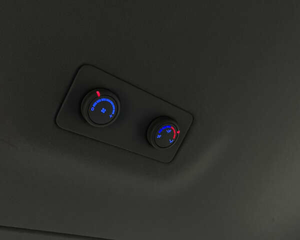 Серый Хендай H-1, объемом двигателя 2.5 л и пробегом 98 тыс. км за 21200 $, фото 20 на Automoto.ua