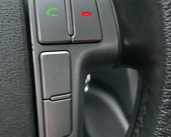 Серый Хендай H-1, объемом двигателя 2.5 л и пробегом 98 тыс. км за 21200 $, фото 13 на Automoto.ua