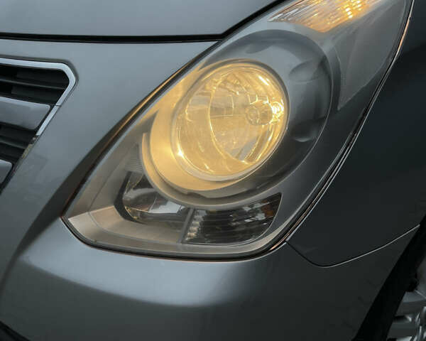 Серый Хендай H-1, объемом двигателя 2.5 л и пробегом 98 тыс. км за 21200 $, фото 6 на Automoto.ua