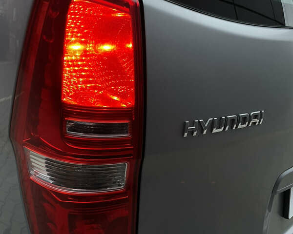 Серый Хендай H-1, объемом двигателя 2.5 л и пробегом 98 тыс. км за 21200 $, фото 21 на Automoto.ua