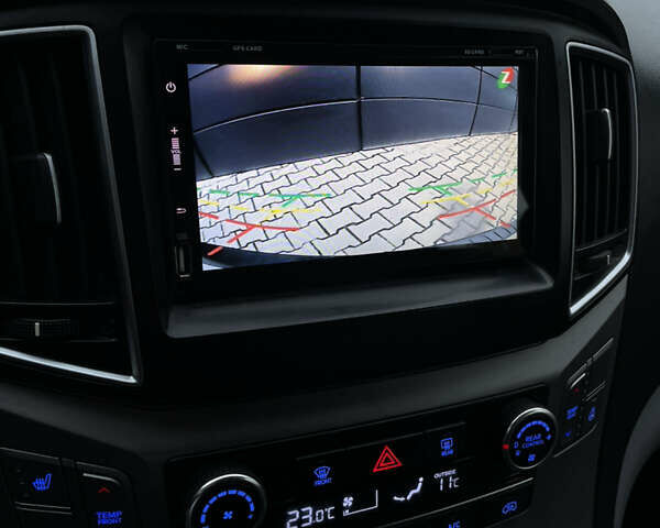 Серый Хендай H-1, объемом двигателя 2.5 л и пробегом 98 тыс. км за 21200 $, фото 16 на Automoto.ua