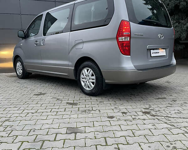 Серый Хендай H-1, объемом двигателя 2.5 л и пробегом 98 тыс. км за 21200 $, фото 23 на Automoto.ua