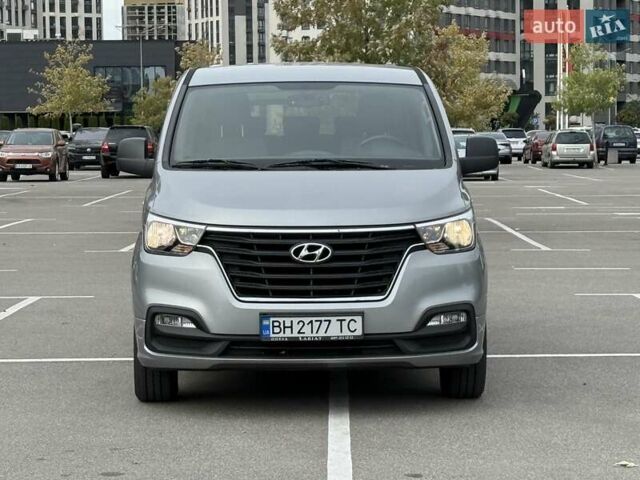 Сірий Хендай H-1, об'ємом двигуна 2.5 л та пробігом 60 тис. км за 23500 $, фото 7 на Automoto.ua