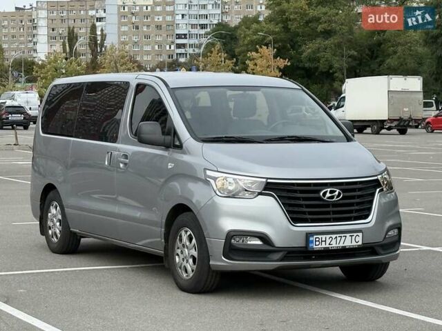 Сірий Хендай H-1, об'ємом двигуна 2.5 л та пробігом 60 тис. км за 23500 $, фото 6 на Automoto.ua