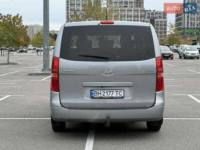 Сірий Хендай H-1, об'ємом двигуна 2.5 л та пробігом 60 тис. км за 23500 $, фото 3 на Automoto.ua